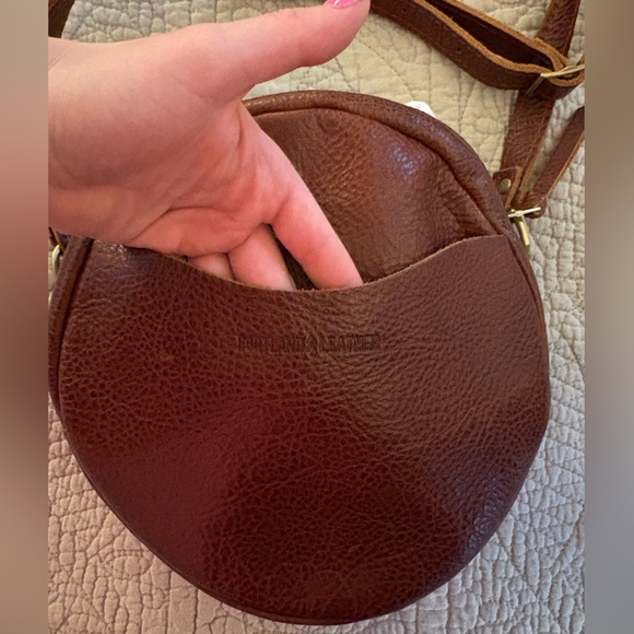 Portland Leather Circle Crossbody Bag - Picture 3 of 6